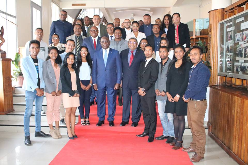 Installation du Parlement national des jeunes de Madagascar Image 1