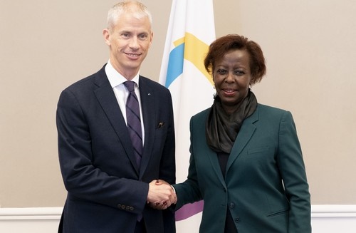 La Secrétaire générale rencontre le Ministre français de la ... Image 1